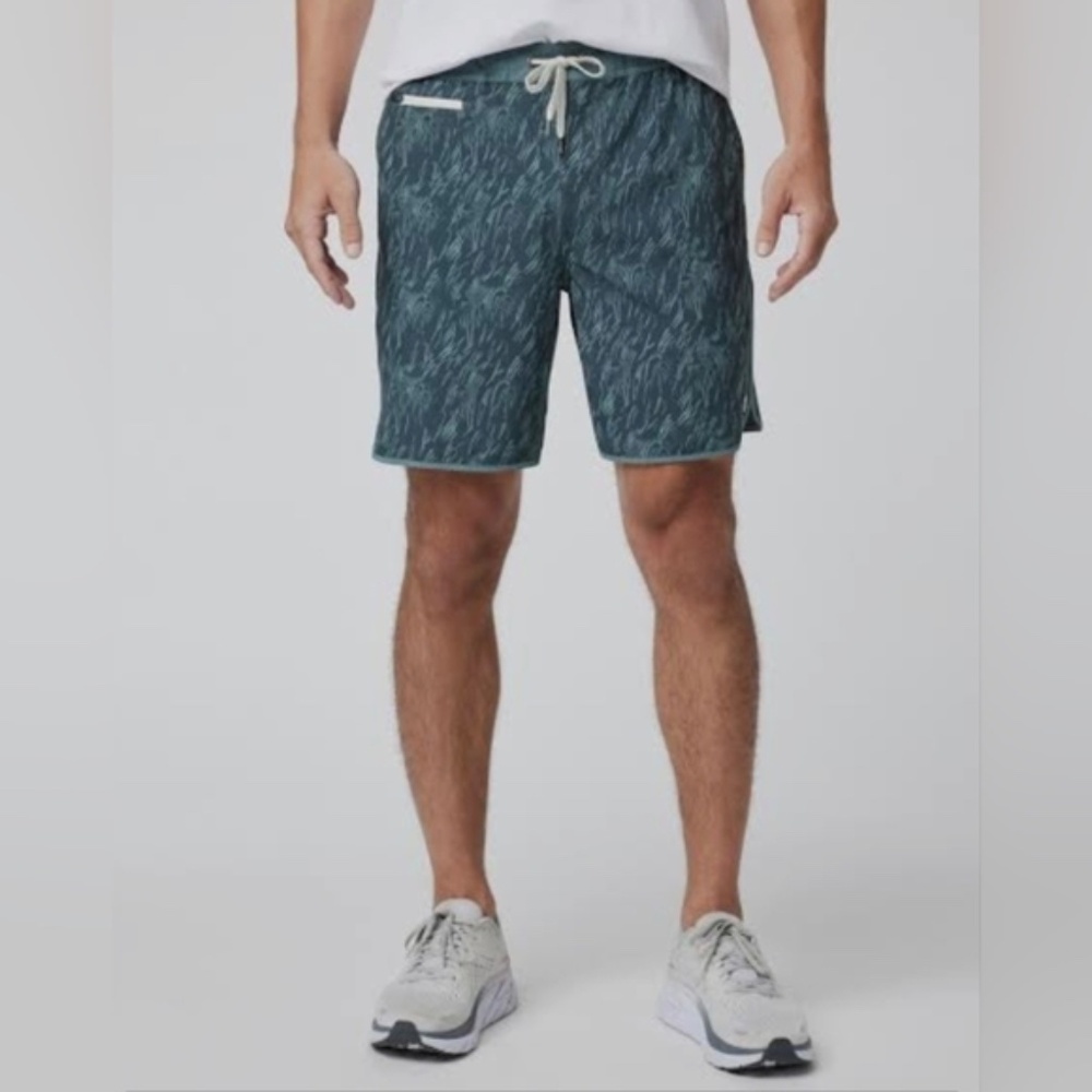 Vuori Athletic Shorts in Blue and Gray Size L NWT
